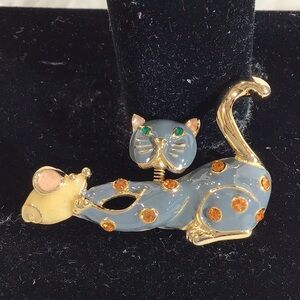 Vintage Trembler enamel cat and mouse brooch/pin